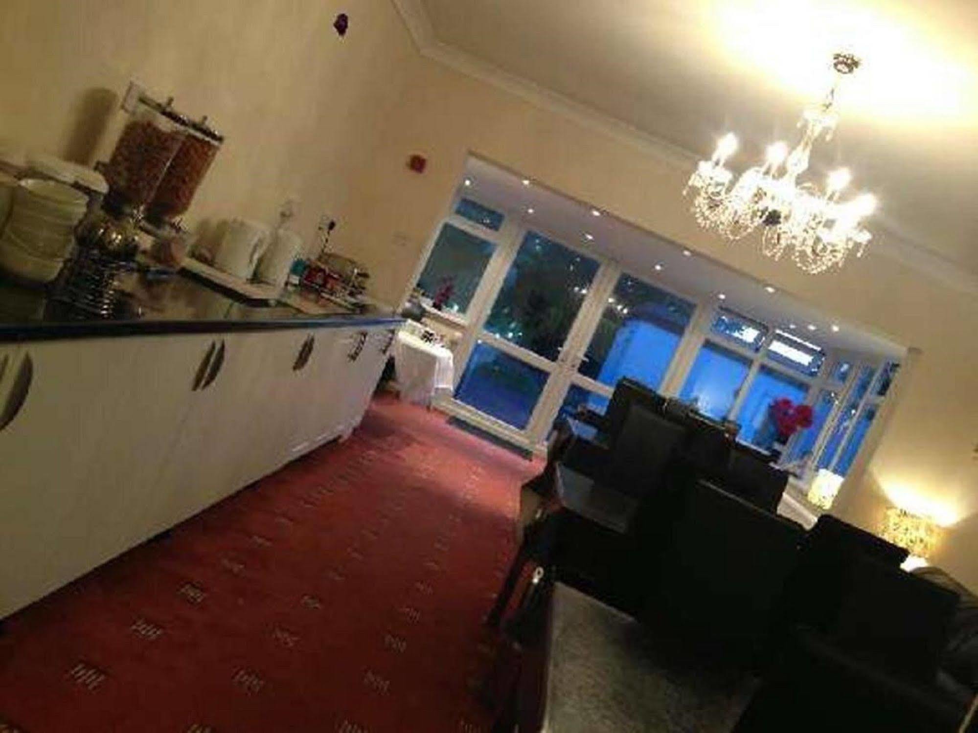 London Heathrow 3*